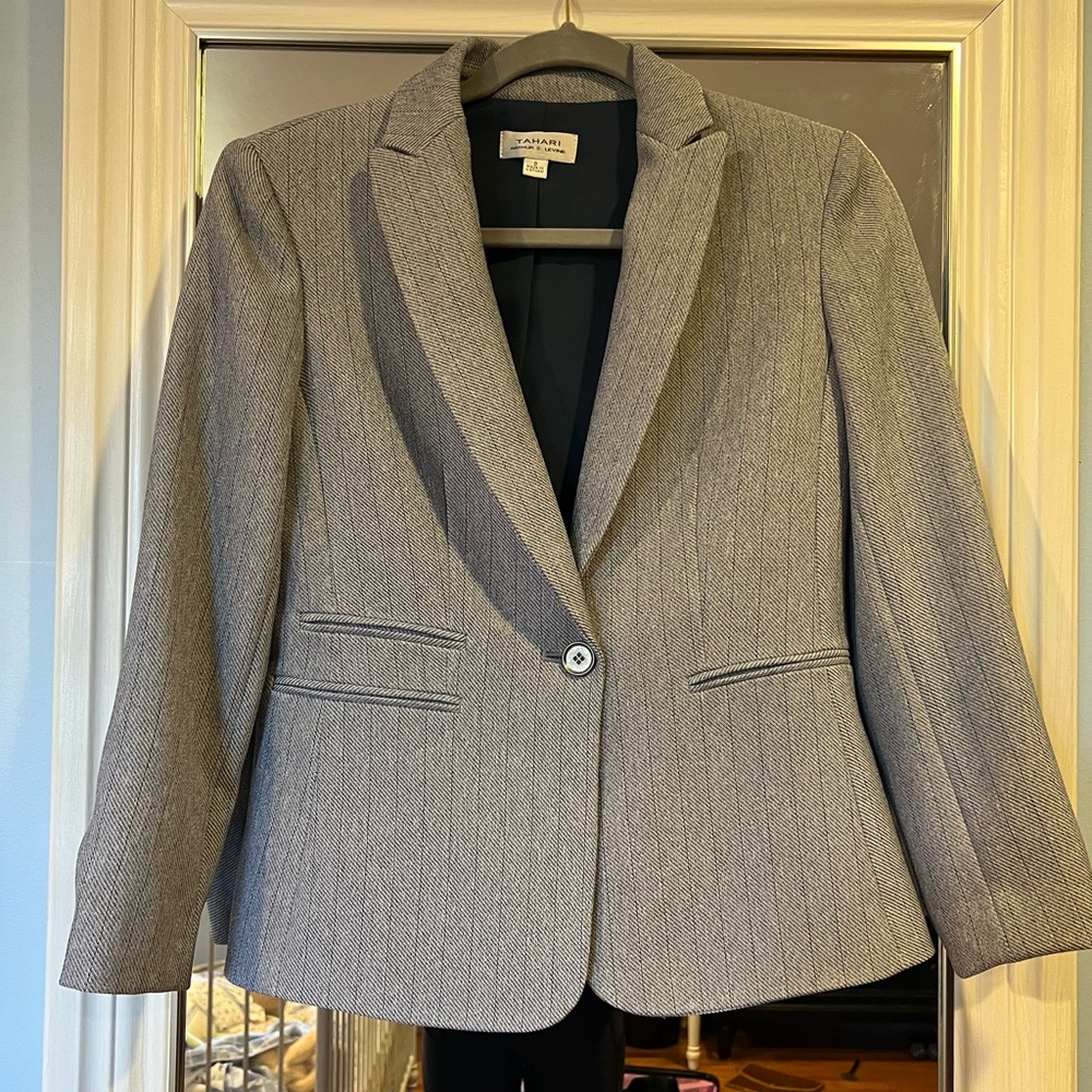 Tahari EUC Blazer
